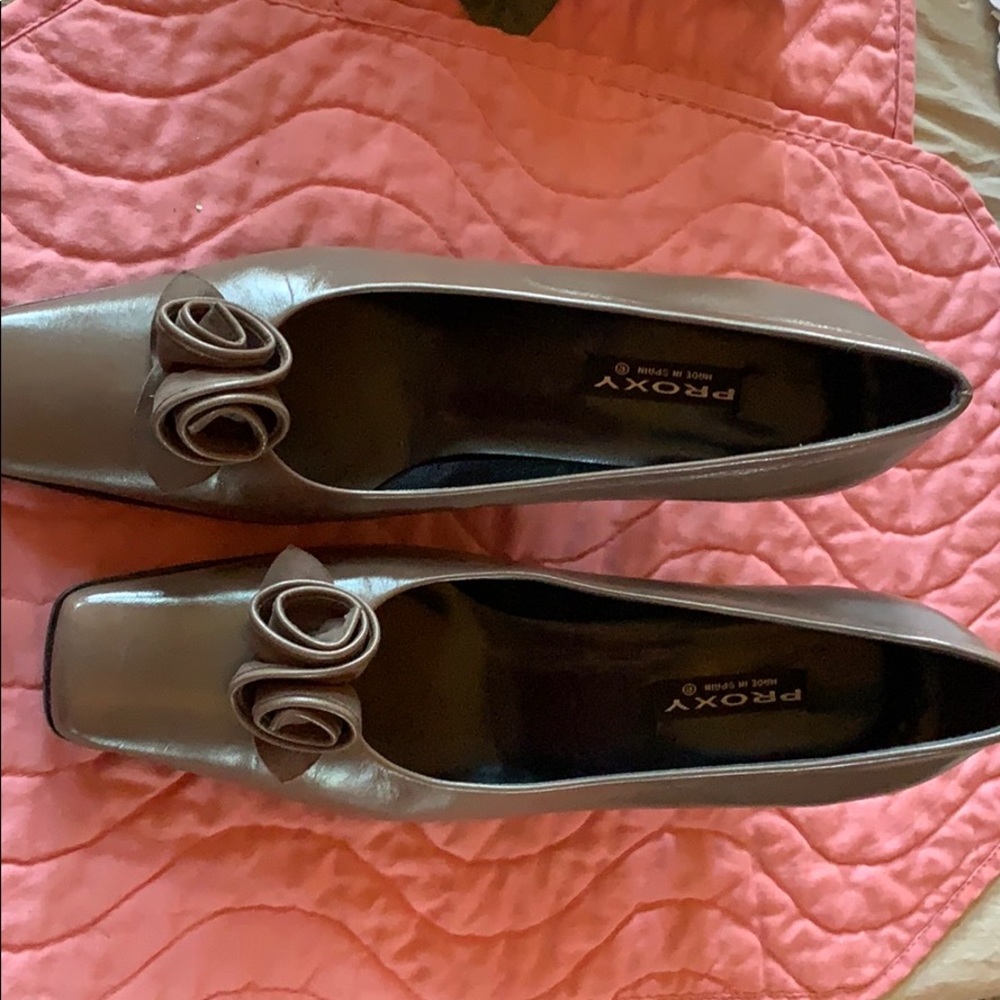 Ladies pumps